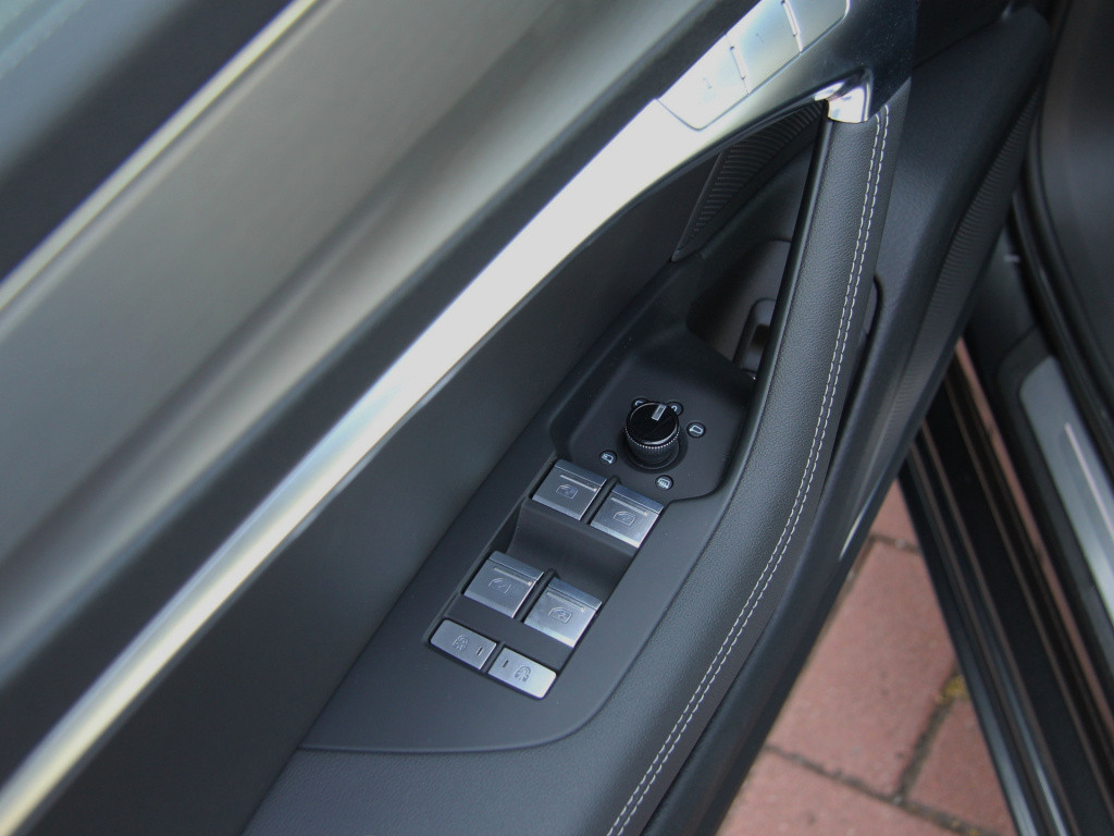 Audi A6 avant 55tfsi e hybrid 367pk quattro competition s-line | pano dak |