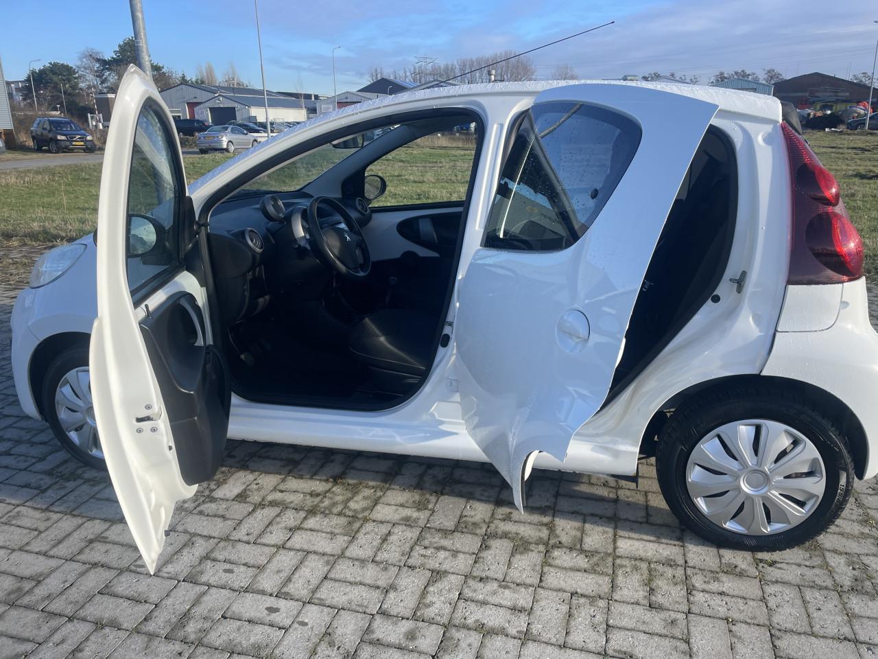Peugeot 107 1.0 active 5 deurs 79000km