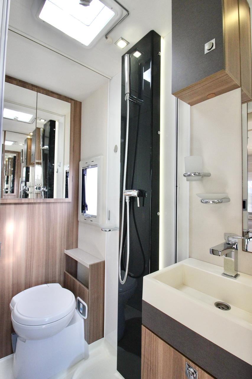 Chausson Welcome 500 (Uniek compacte camper 5.67mtr.)