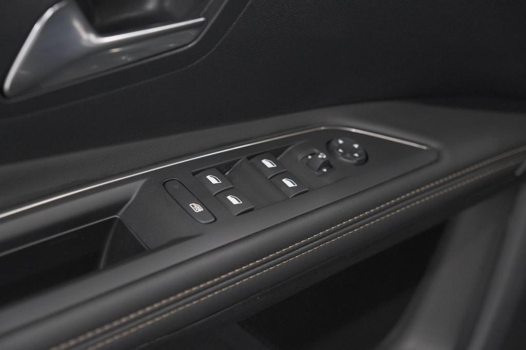 Peugeot 3008 puretech 130 eat8 gt | camera | dodehoekdetectie | adaptieve c