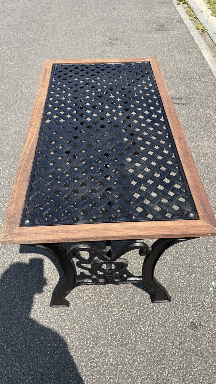 Buitentafel van gietijzer