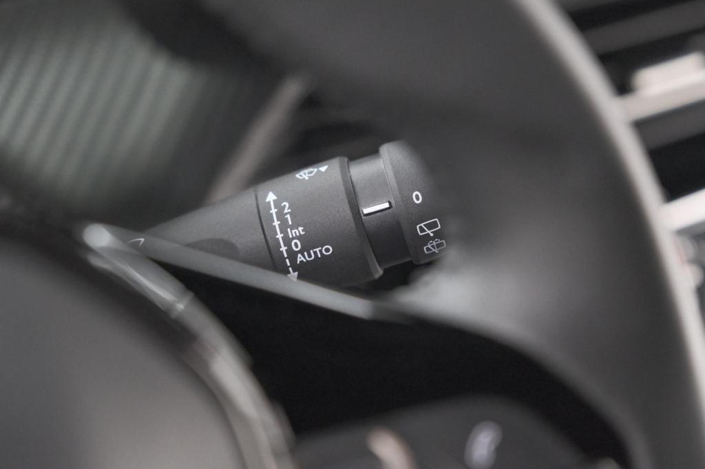 Peugeot 2008 puretech 100 allure | apple carplay | parkeersensoren | climat
