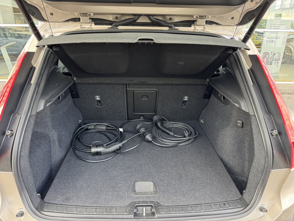 Volvo XC40 t5 262pk recharge ultimate bright| panodak| adap.cruise| leder|