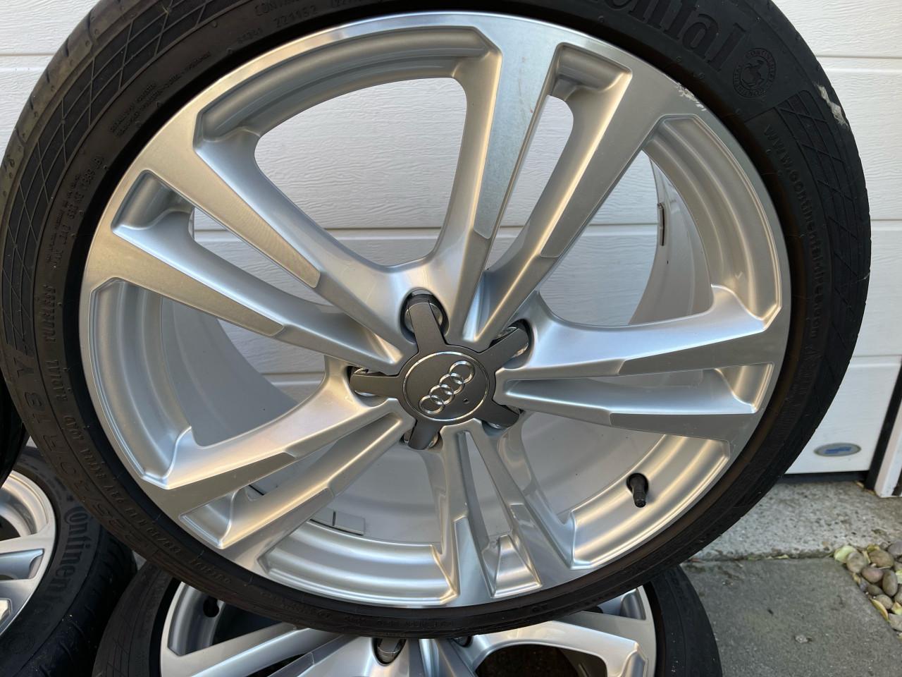 Originele Audi A3 S-line velgen 18 inch (7.5Jx18 ET51) + naafdoppen