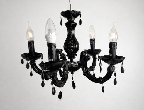 Zwarte kroonluchter