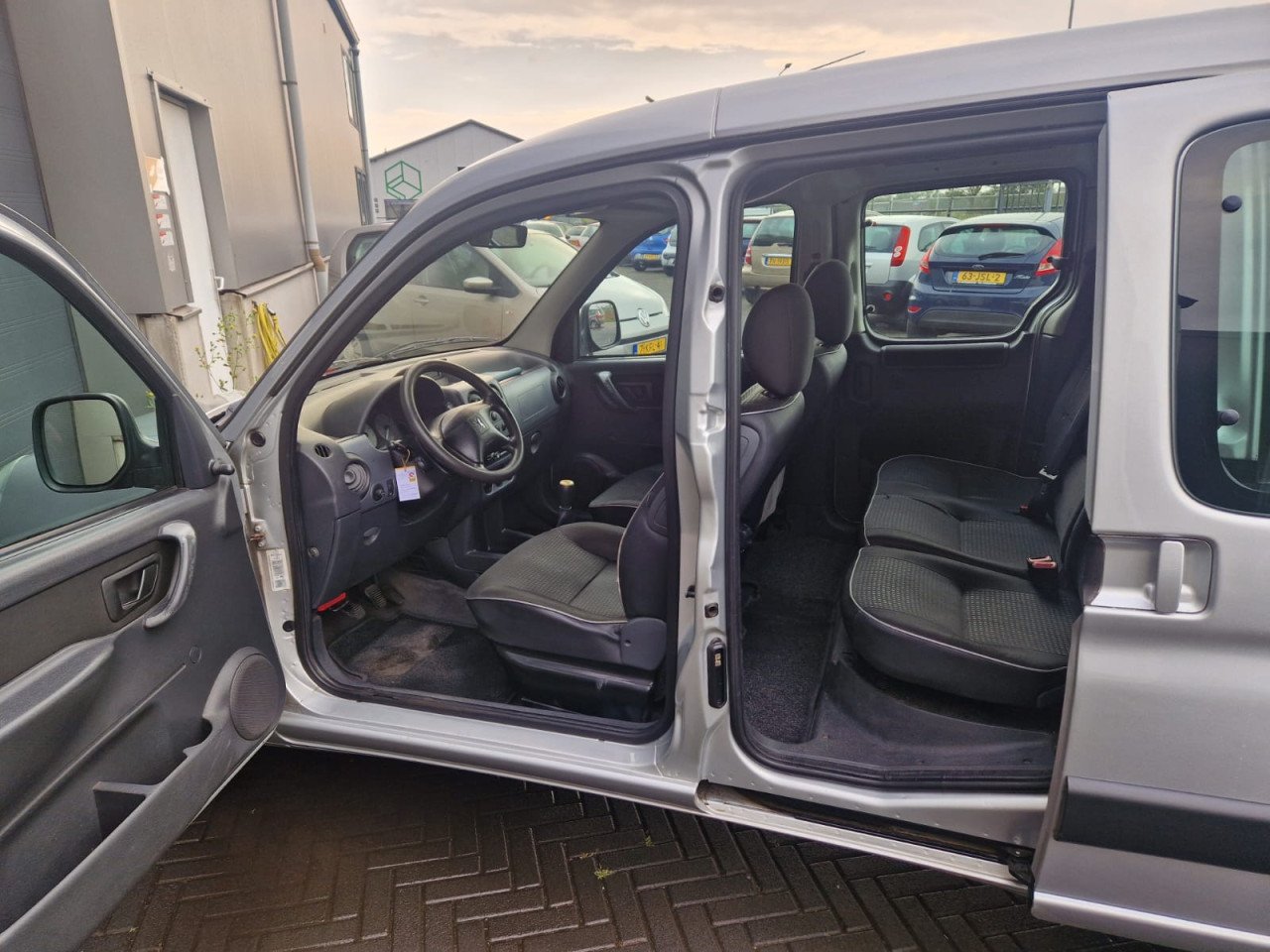 TE KOOP PEUGEOT PARTNER MPV 1.6 16V XT GEEL KENTEKEN 2 SCHUIFDEUREN