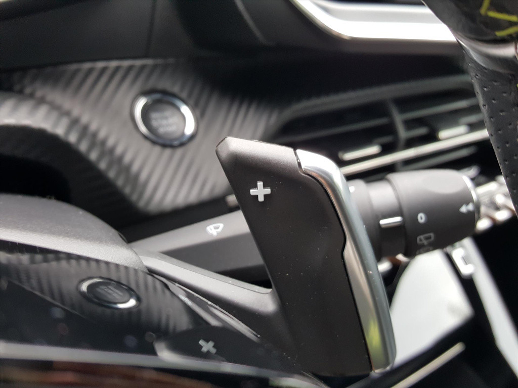 Peugeot 208 gt 1.2 puretech 100pk (vol)automaat (eat8) | navigatie 3d cockp