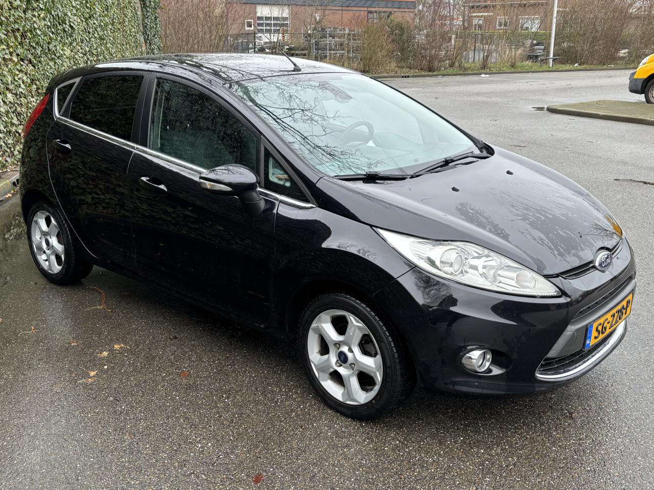 Ford Fiësta 1.25 60KW 5DR 2010 Zwart