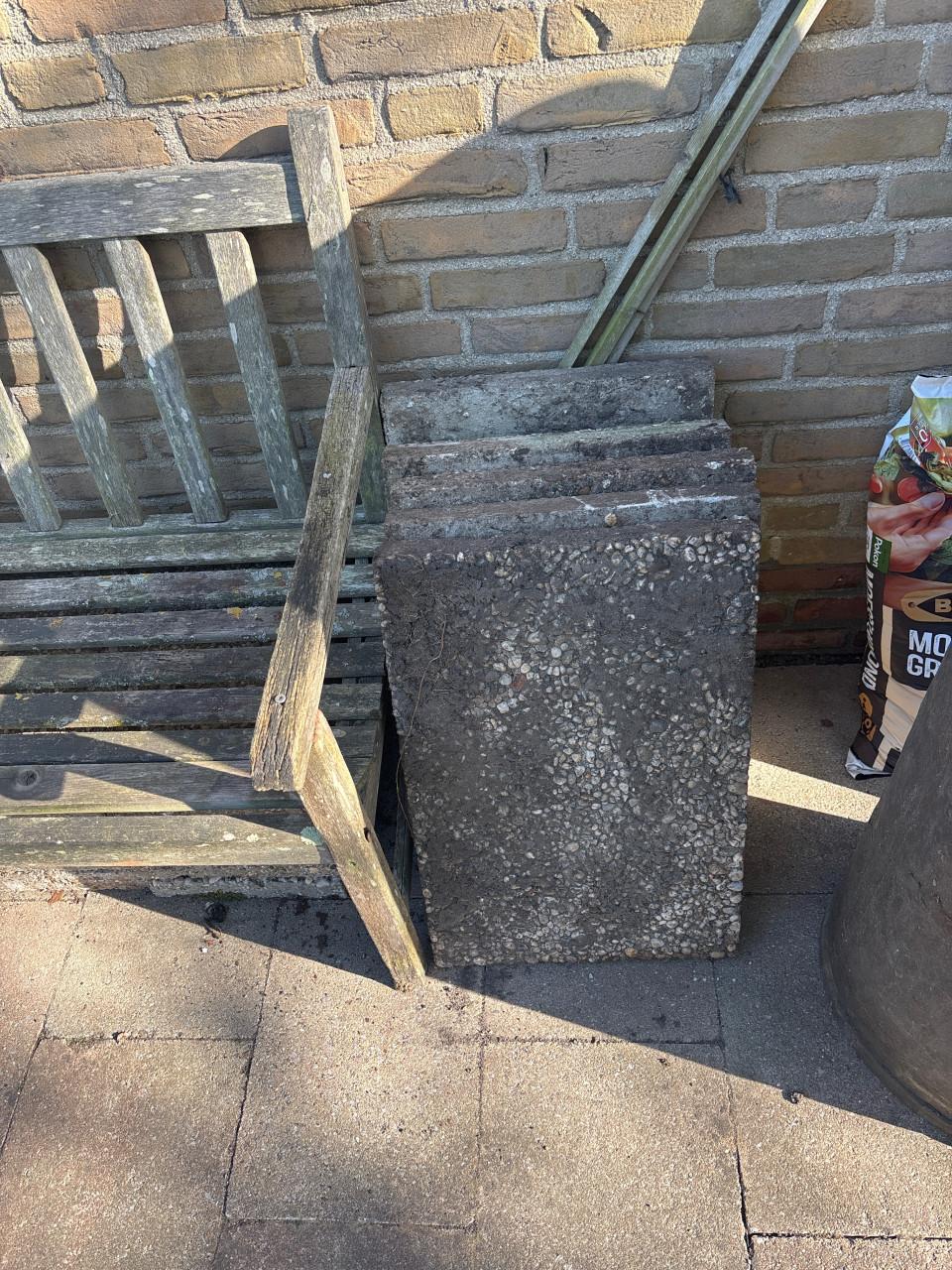 Grind tegels  7 stuks  60x40x6  Gratis