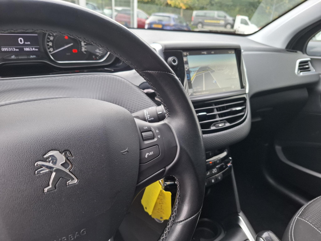 Peugeot 208 1.2 allure nav/clim/lmv/park