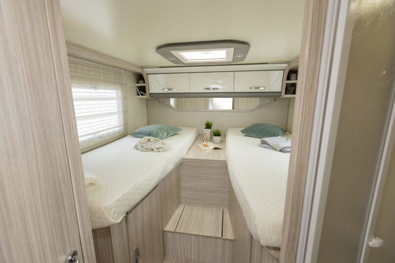 Te koop: luxe half-integraal camper Elnagh T-loft 530