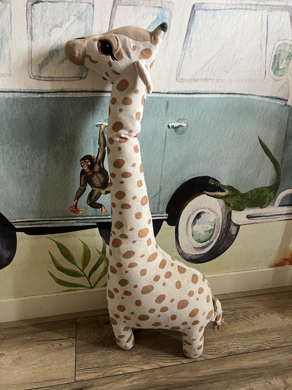 Grote giraffe knuffel voor op kinderkamer