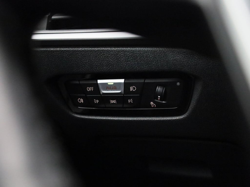 BMW 3-serie 330e high executive | automaat | lmv | navigatie | ledere | par