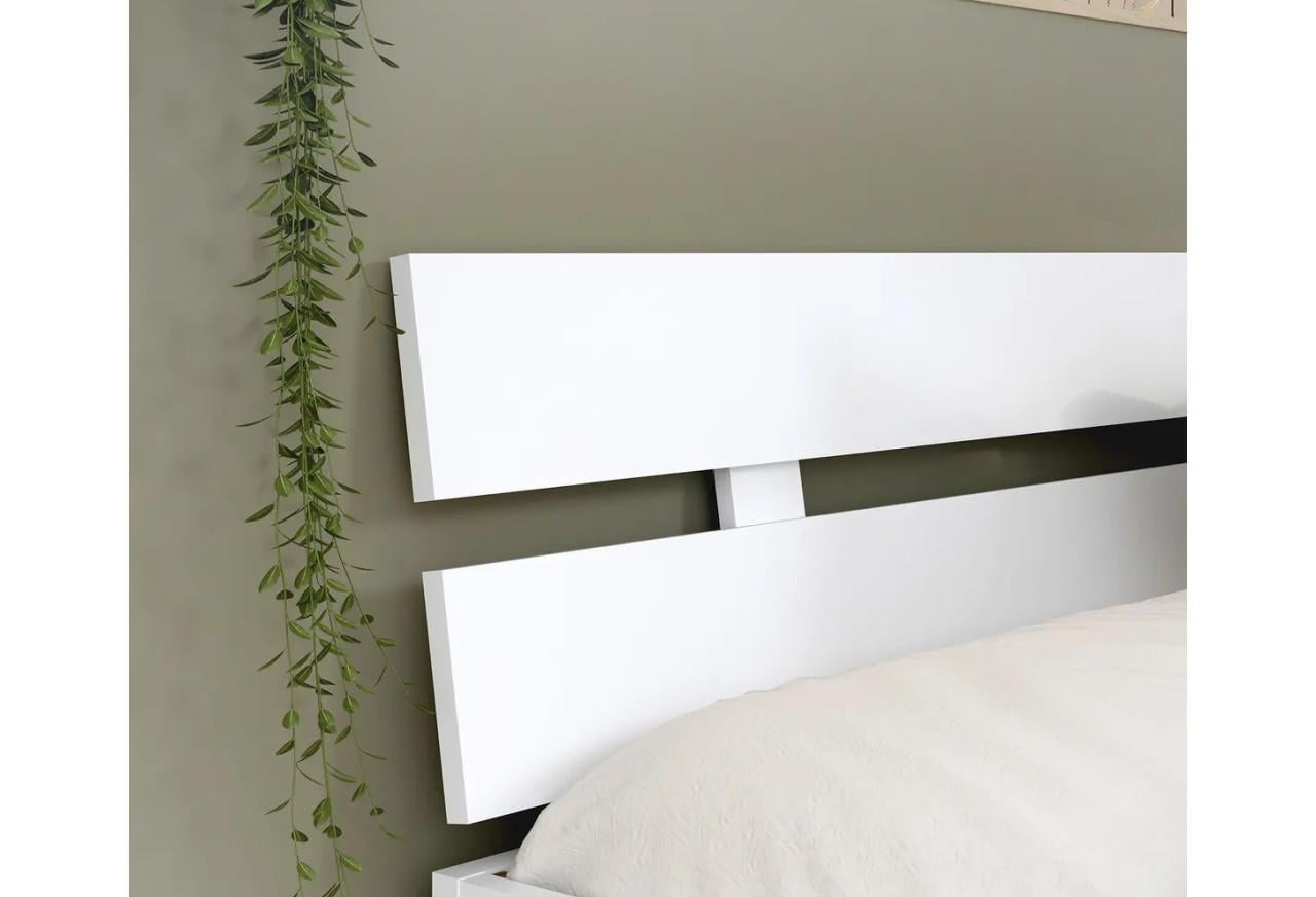 Bed 120 met bodem en comfortabele matras. Ook 140 x 200 cm