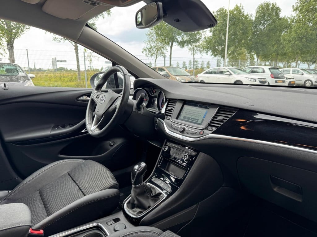 Opel Astra sports tourer 1.2 bns elegance