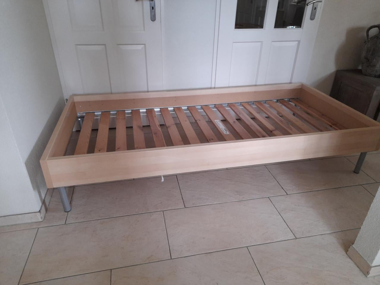 1 persoon bed 90 x 200 (in goede staat )