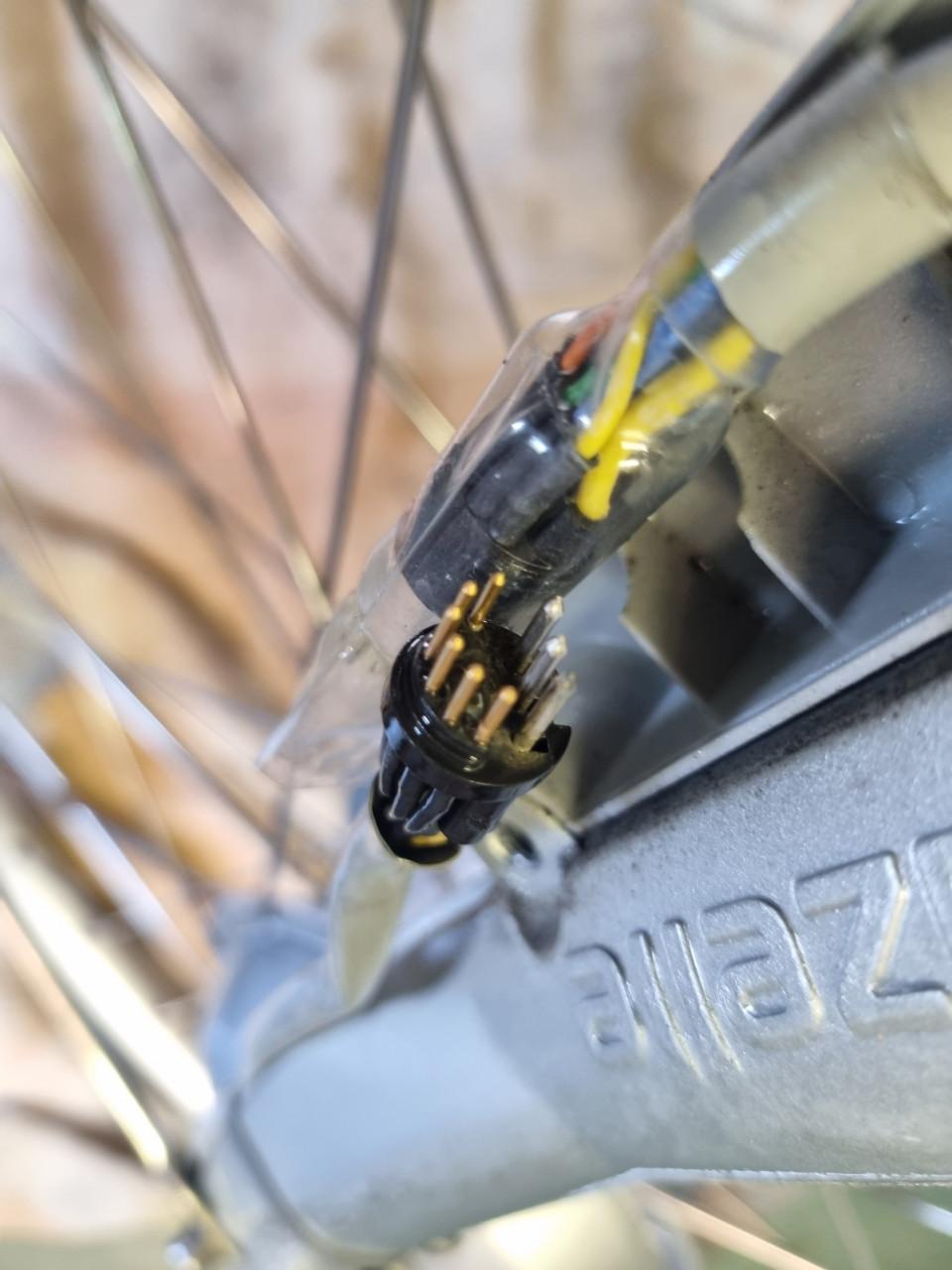 Voorwiel met motor Gazelle Innergy 28 inch goede Schwalbe band