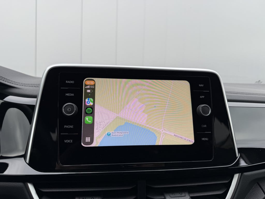 Volkswagen T-roc 1.5 tsi 150pk dsg r-line | acc | side assist | camera