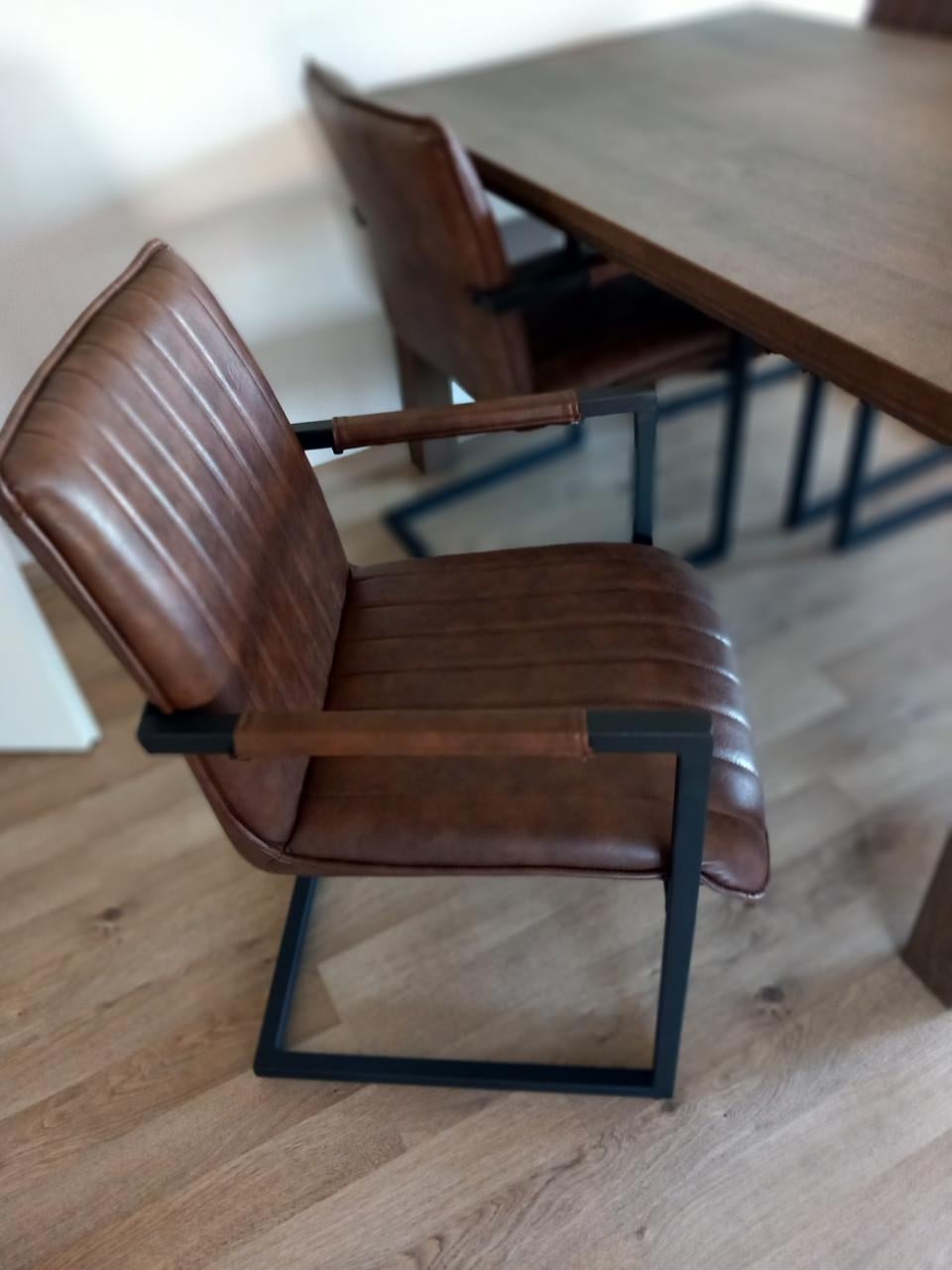 Eethoek met vier stoelen