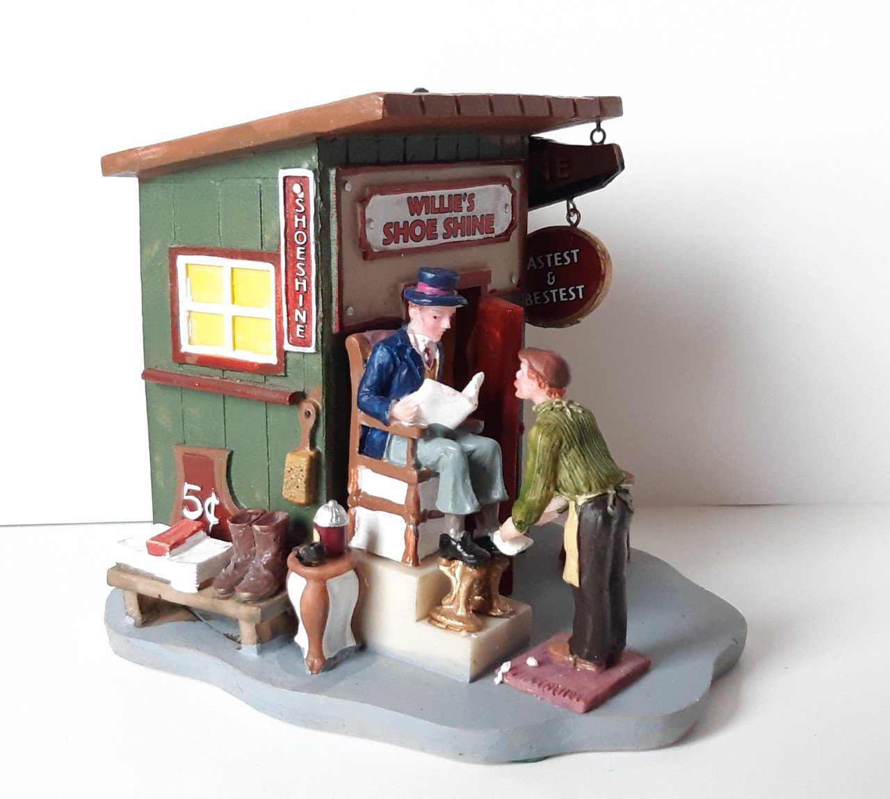 Lemax decoratie schoenpoets winkel: Willie’s Shineshack, kerst