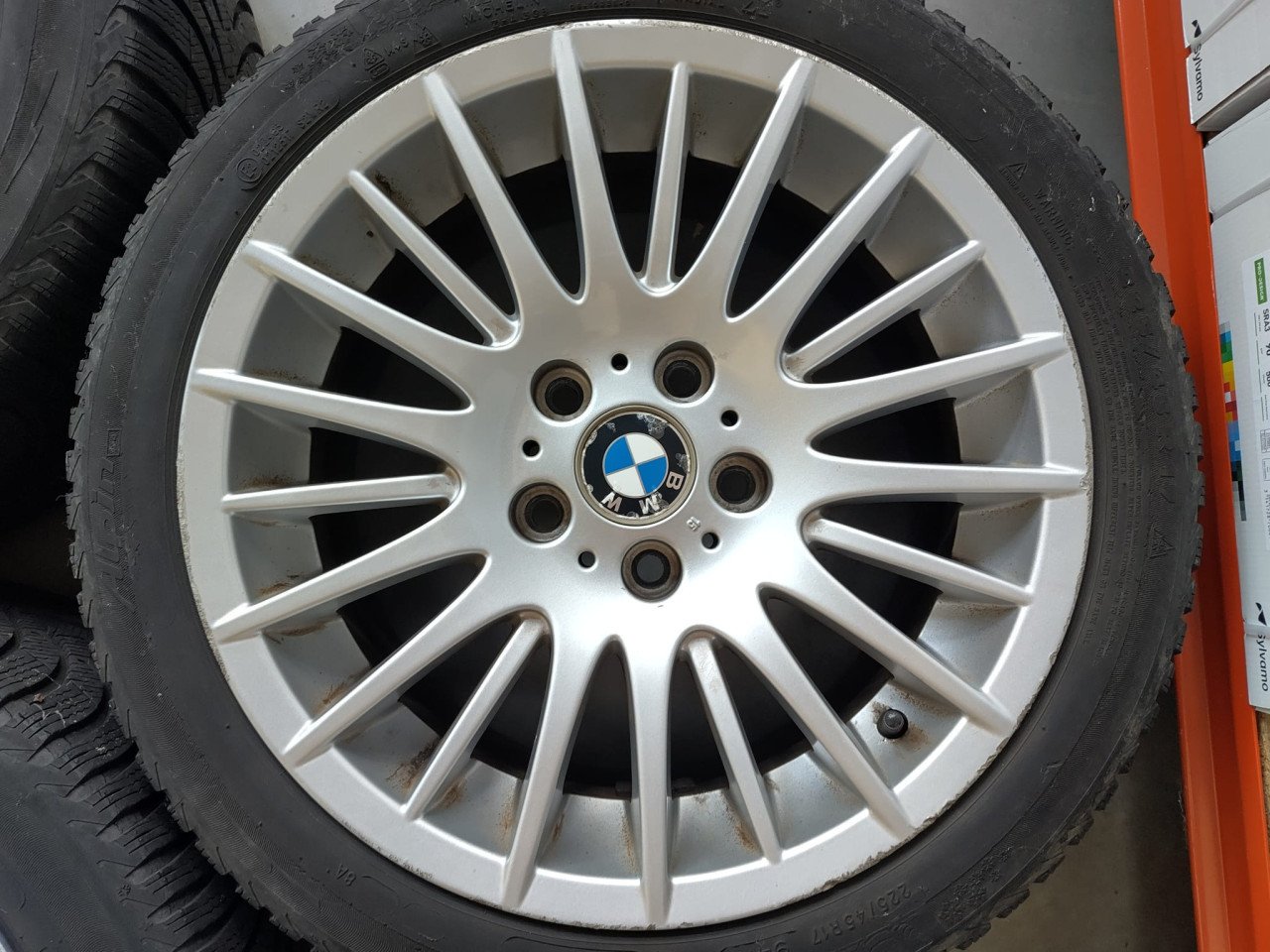17 inch Lichtmetalen velgen + gebruikte banden maat 225/45/R17