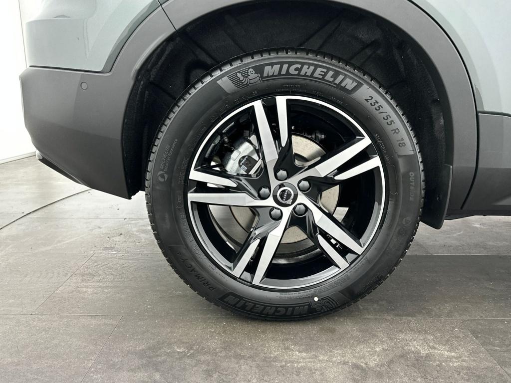 Volvo XC40 b4 204pk plus dark| 360camera| elek.stoelen| h&k sound|