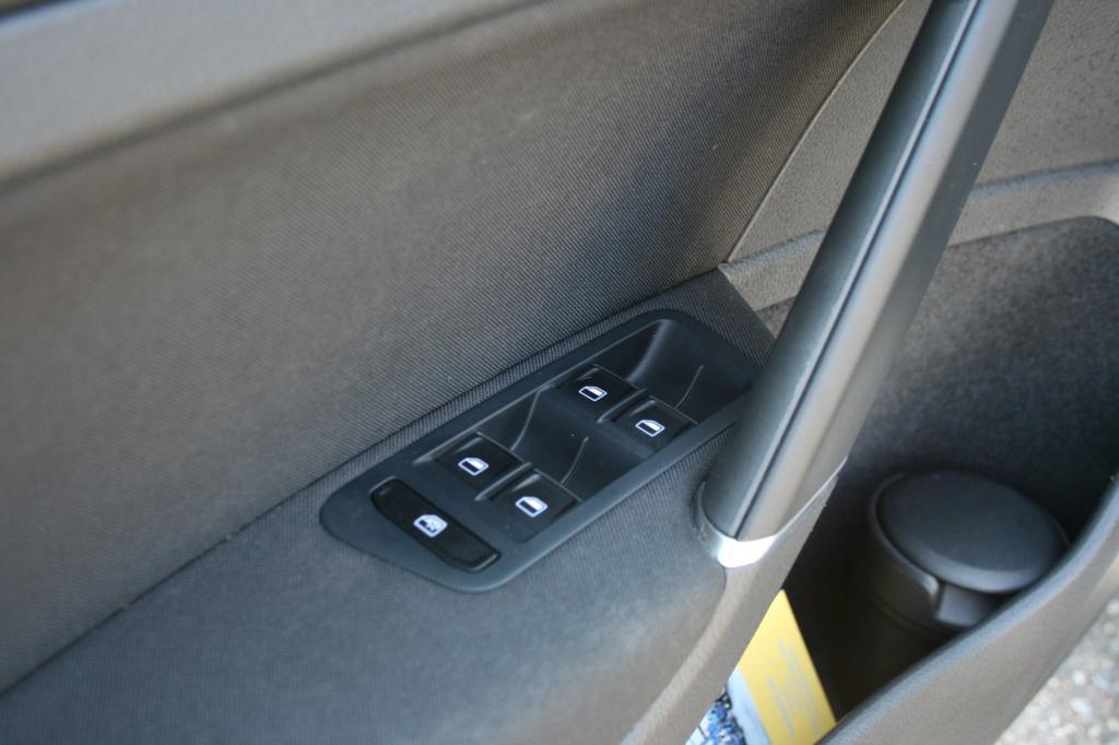 Volkswagen Golf 1.0 tsi business edition connected / navi / camera / led