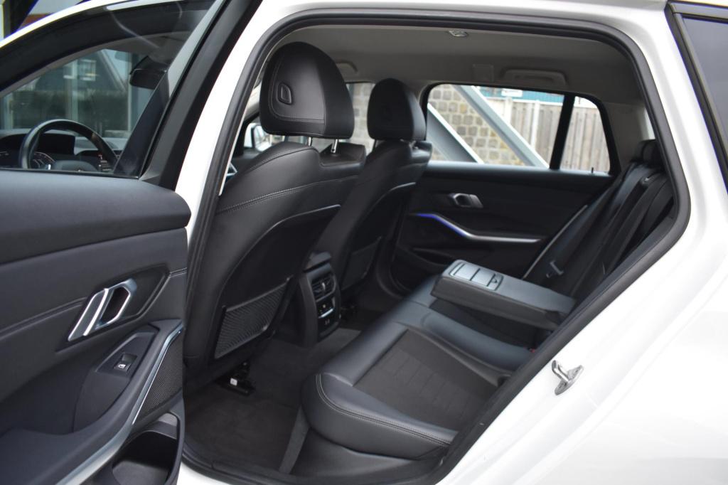 BMW 3-serie touring 318i high executive sport line | trekhaak | apple carpl