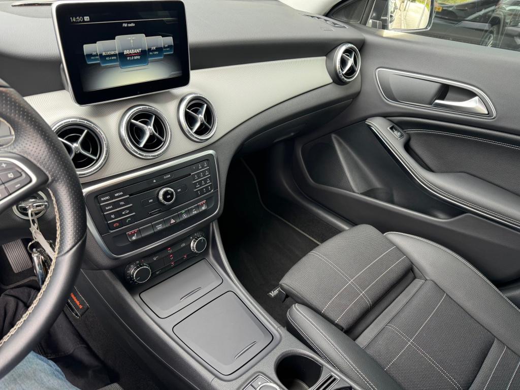 Mercedes-Benz Cla 180 urban automaat , apple-carplay , afneembare trekhaak