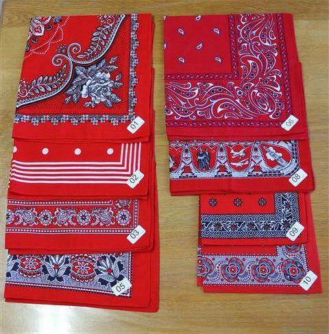 Zakdoek, bandana, mouchoir, foulard €.4,50 p.st. Nr.01 met bloemmotief,