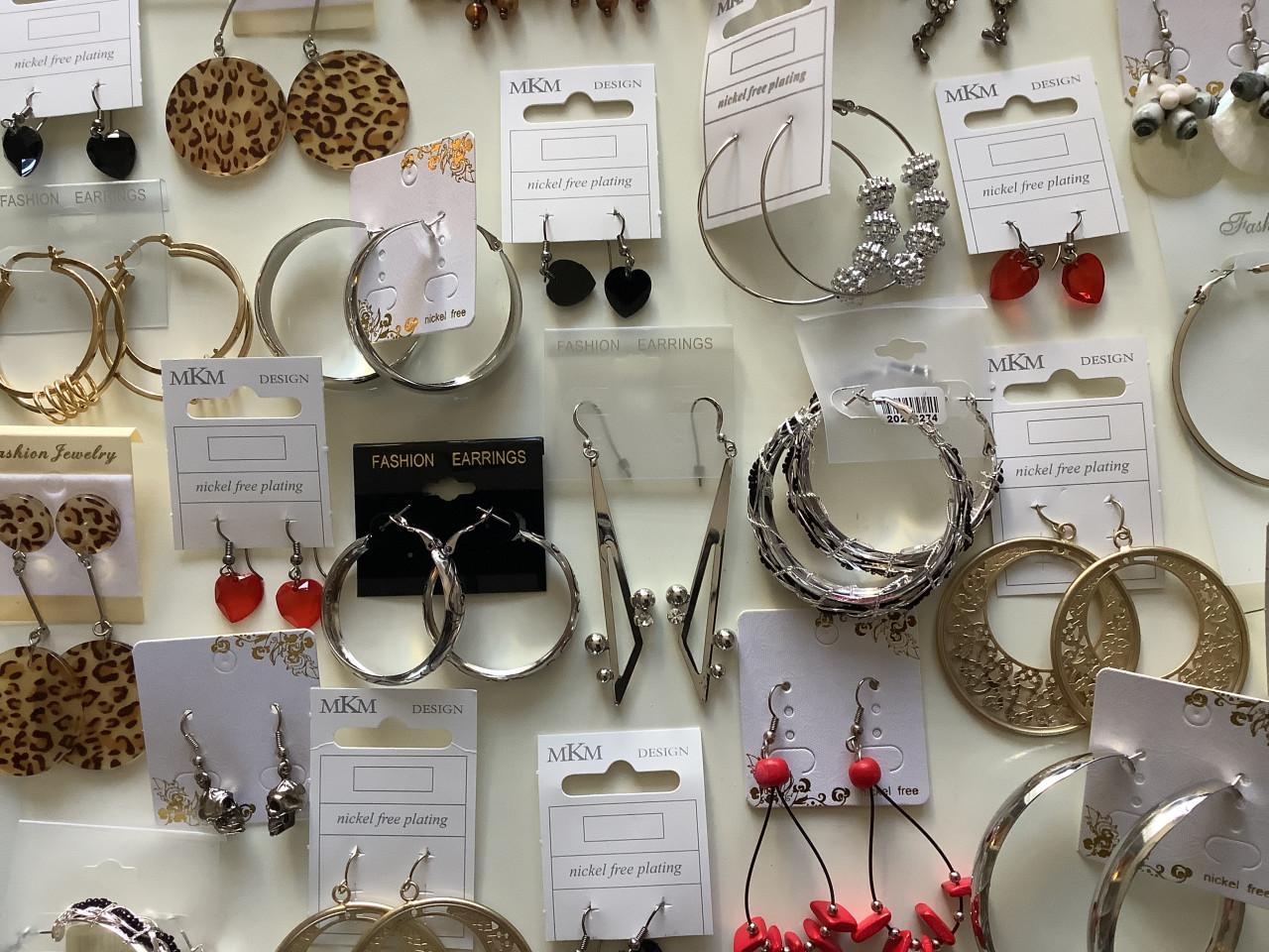 Partij prachtige oorbellen.  ( partij 43)