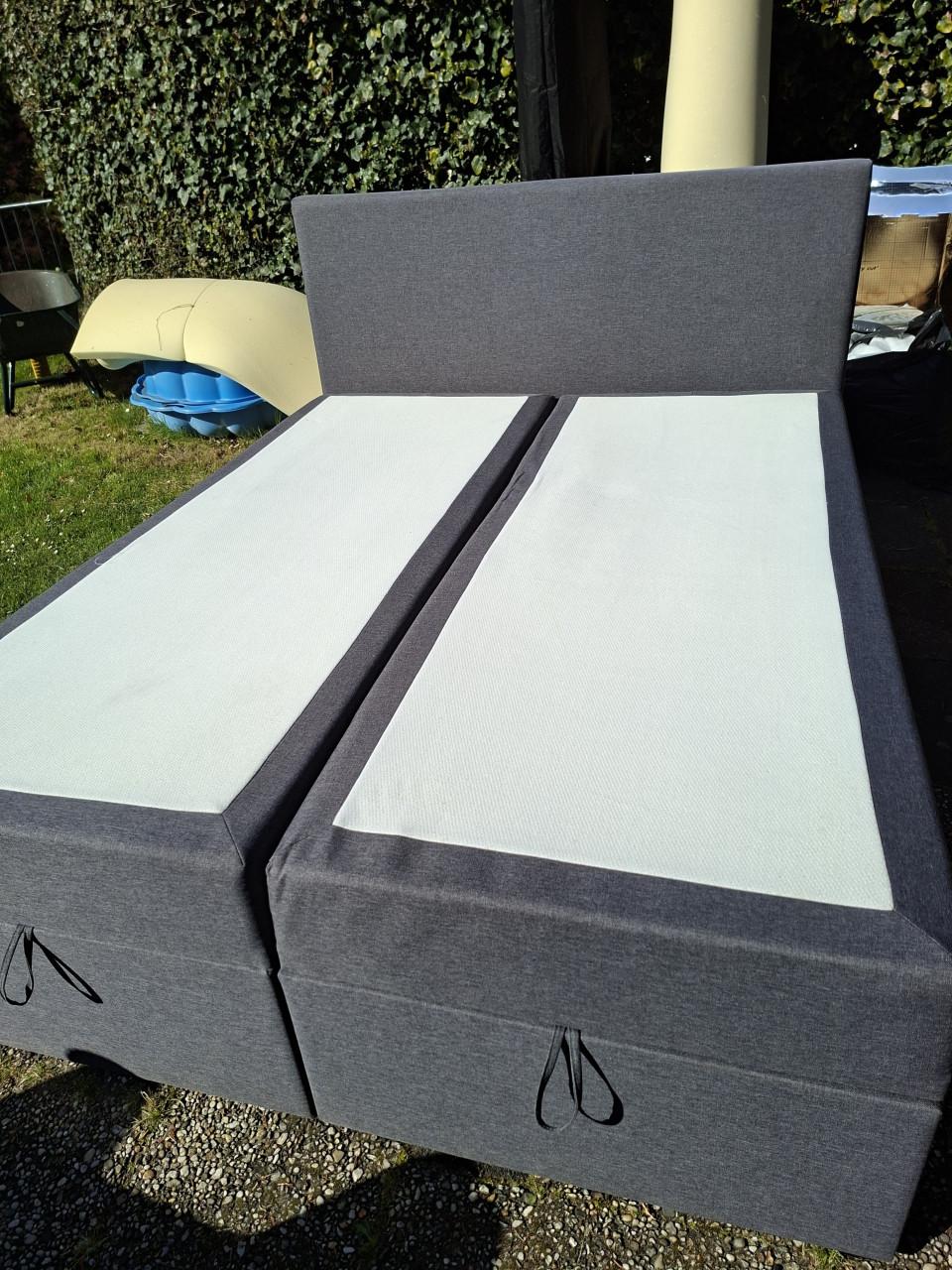 Boxspringbedden. In zeer goede en nette staat. 160 x 200