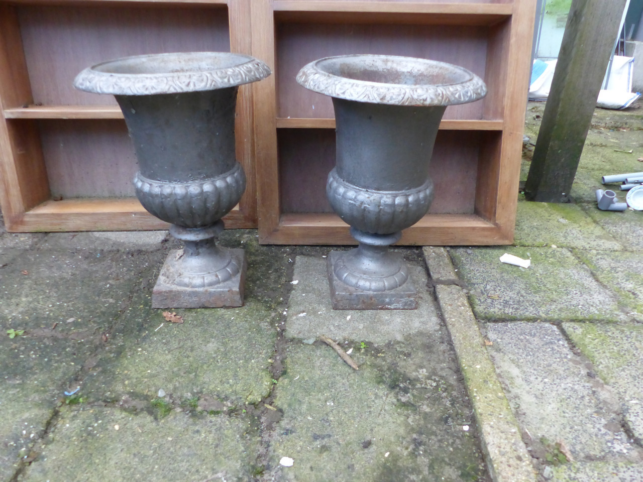 Franse vaas tuinvaas gietijzer zilver 45 cm hoog 2 stuks