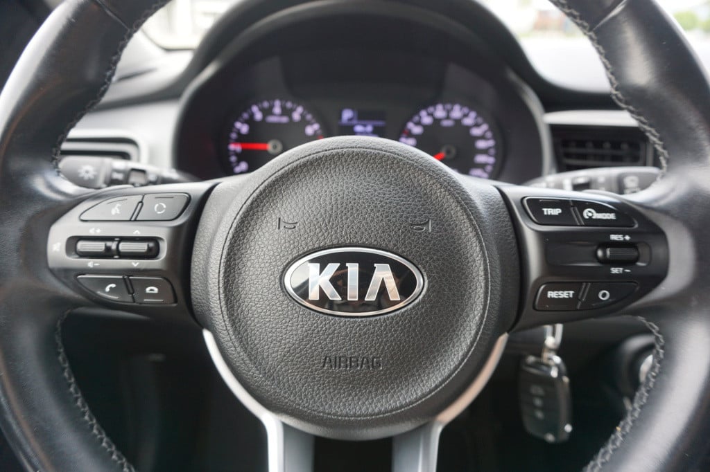 Kia Stonic 1.4 mpi automaat -  climate / navi / cruise / parkeers. / camera