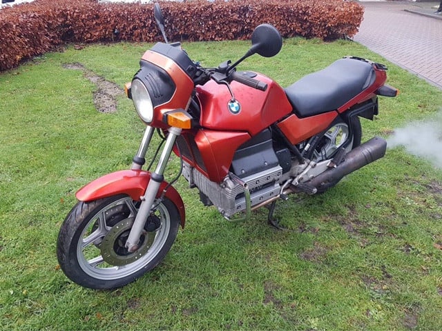 Oldtimer BMW K100RT met extra's