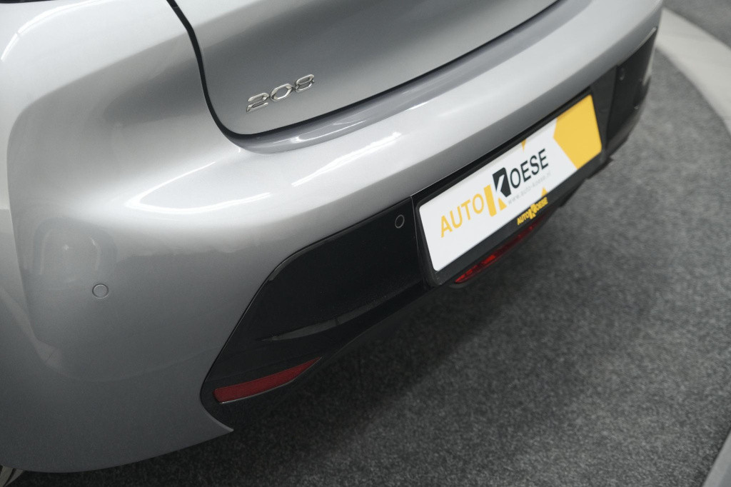 Peugeot 208 puretech 100 eat8 allure pack | camera | apple carplay | parkee