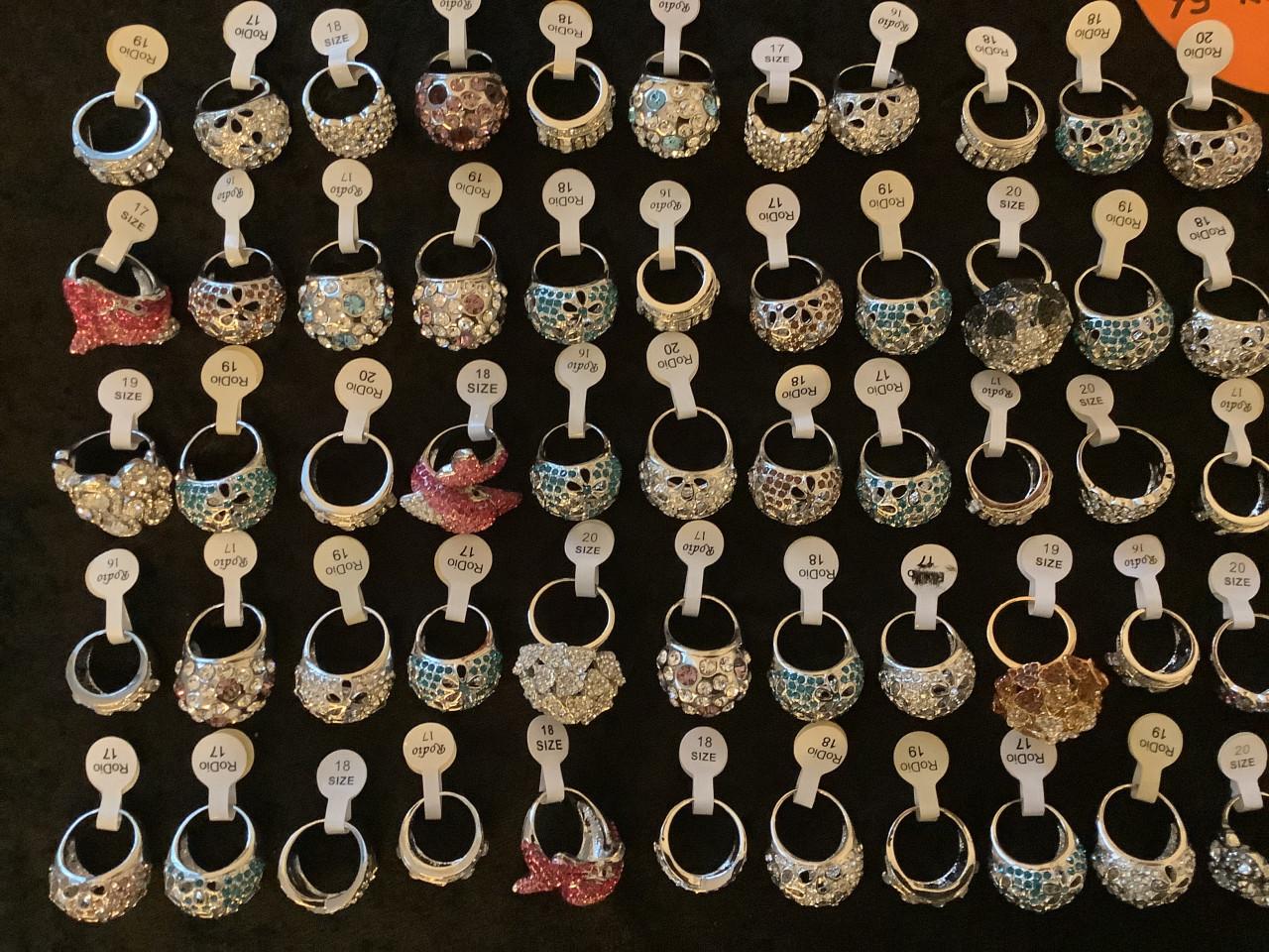 Partij mooie nieuwe ringen. ( partij 89)