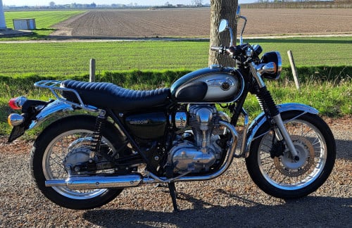 Kawasaki W800 2012.