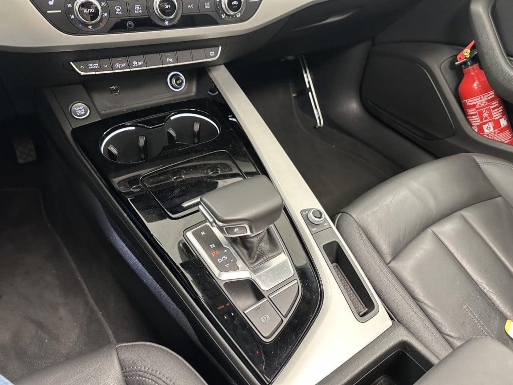 Audi A4 avant 35 tfsi launch edition sport | panoramadak | leer | 19'' |