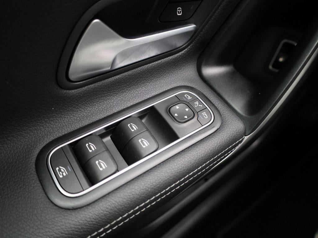 Mercedes-Benz A-Klasse 250 e luxury line | automaat | navigatie | apple car