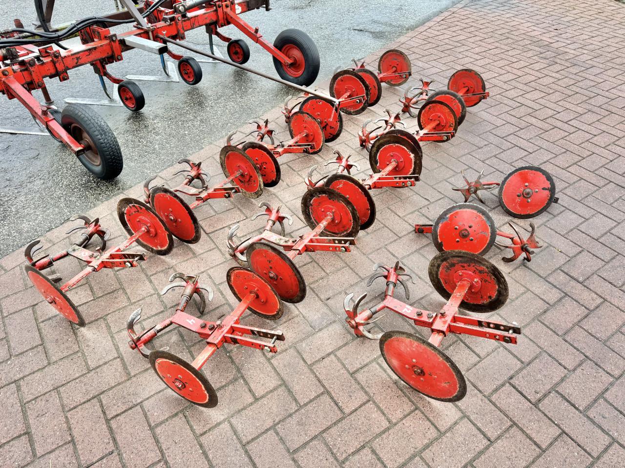 12 rijige Steketee Schoffelmachine Hydr.opklapbaar