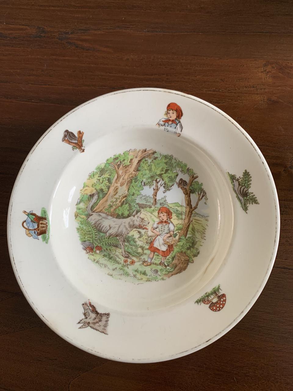 Een set van vijf vintage kinder serviesstukken