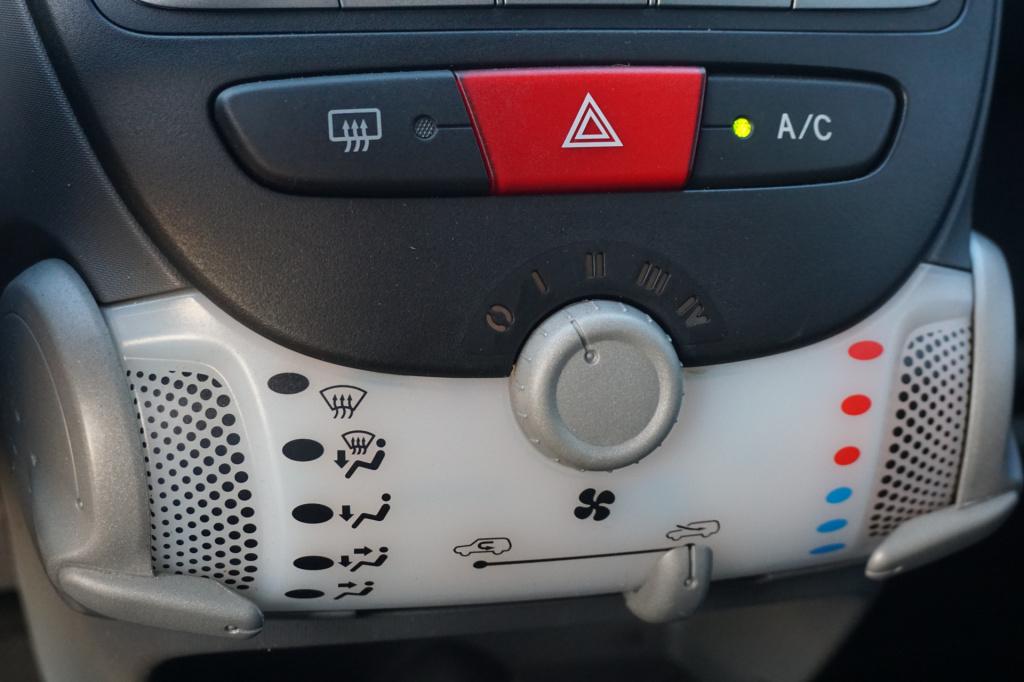 Toyota Aygo 1.0-12v access 1e eigenaar - airco / nap / nieuwe apk!