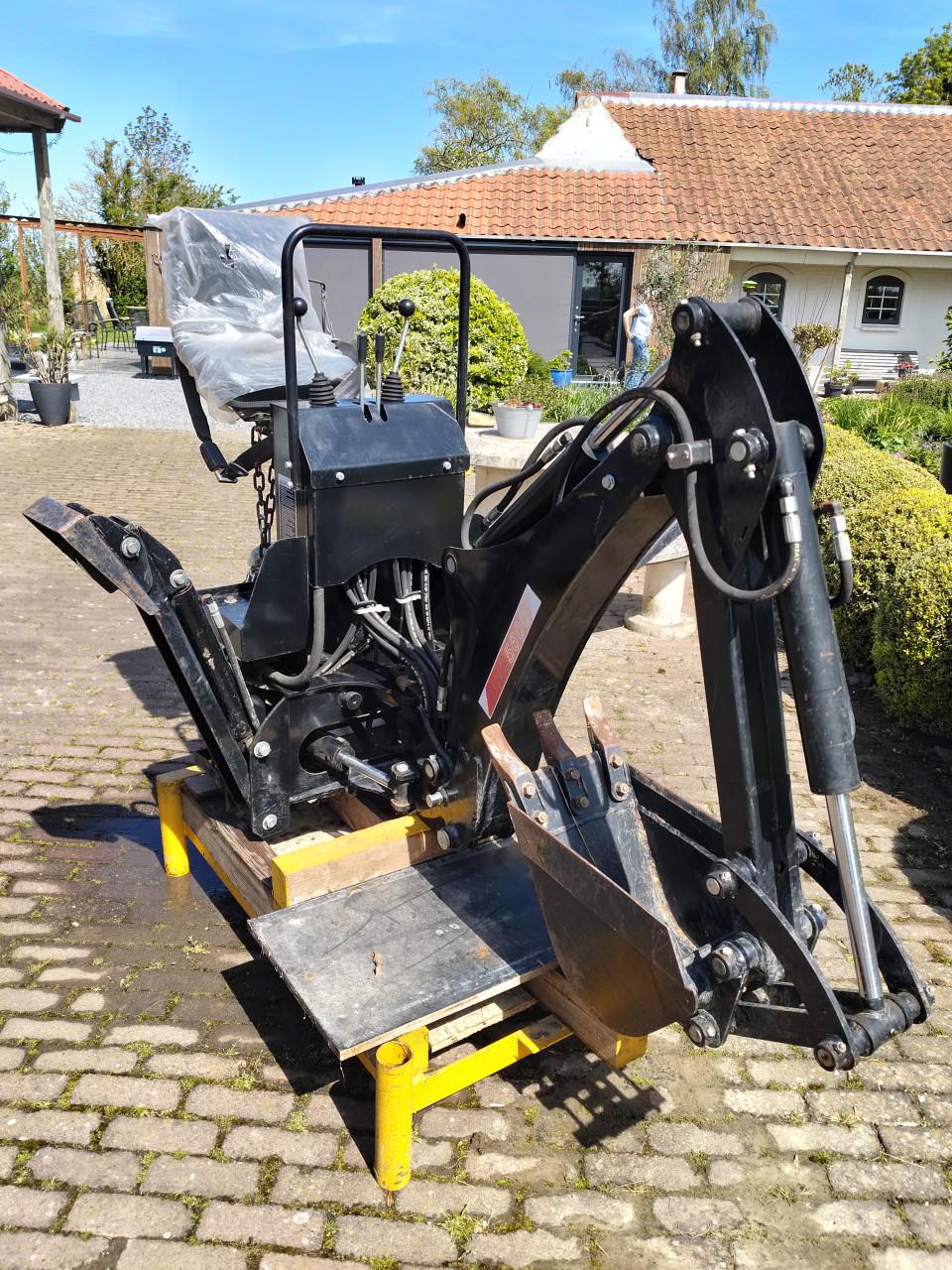 Backhoe minigraver incl. graafbak en transportonderstel