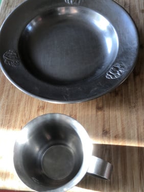 Kinderbestek Bord en Beker (konijntje)  en bestek (Donald Duck) Samen €5,-