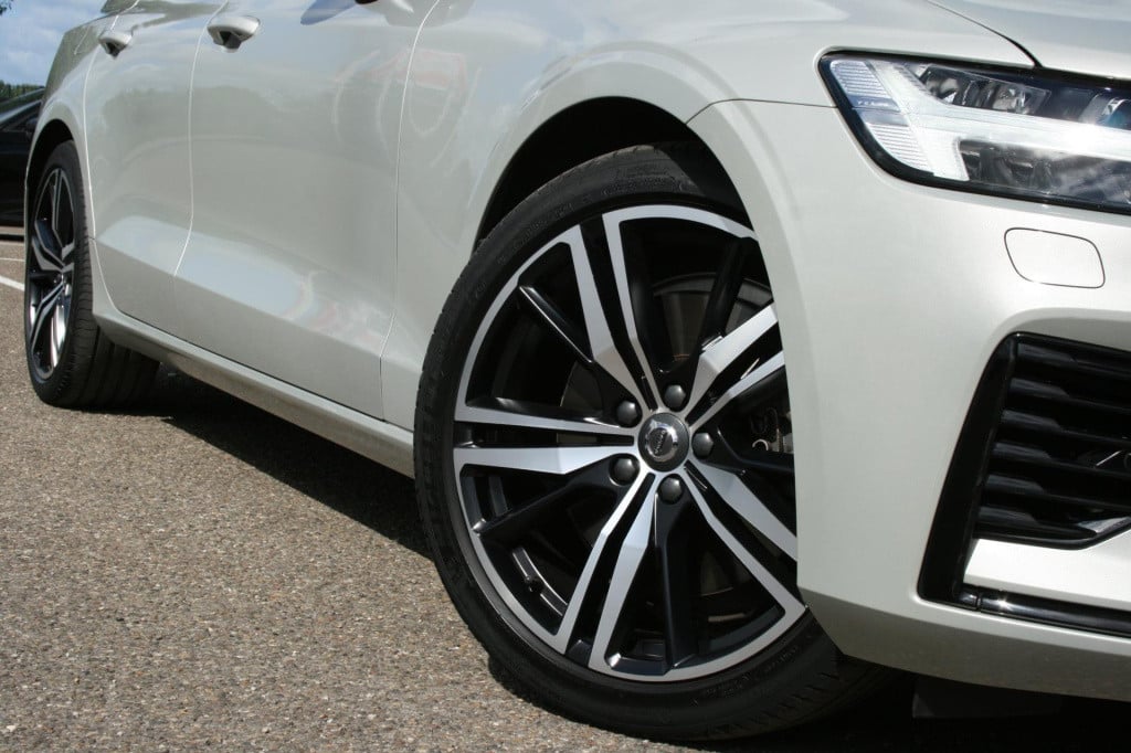 Volvo V60 2.0 t6 recharge awd r-design