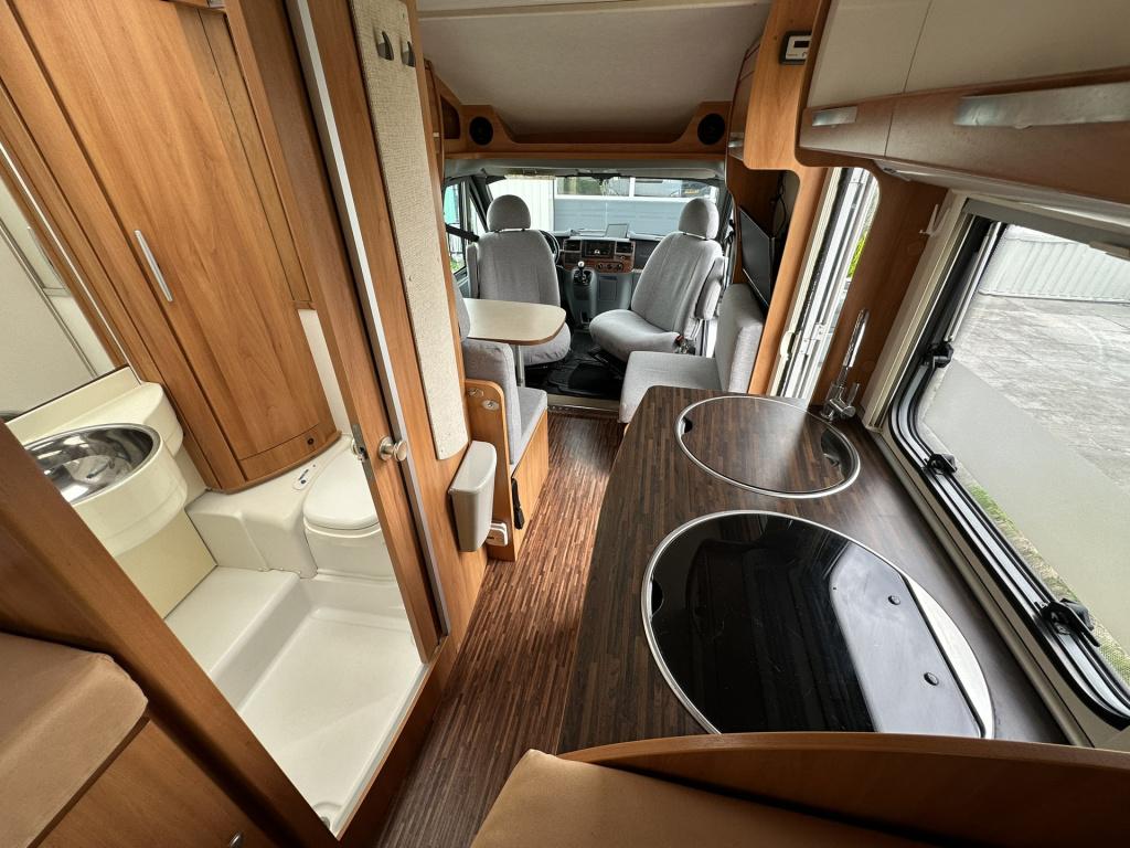Hymer Onbekend hv 562 compacte hymer van | half-integraal met lengtebedden 