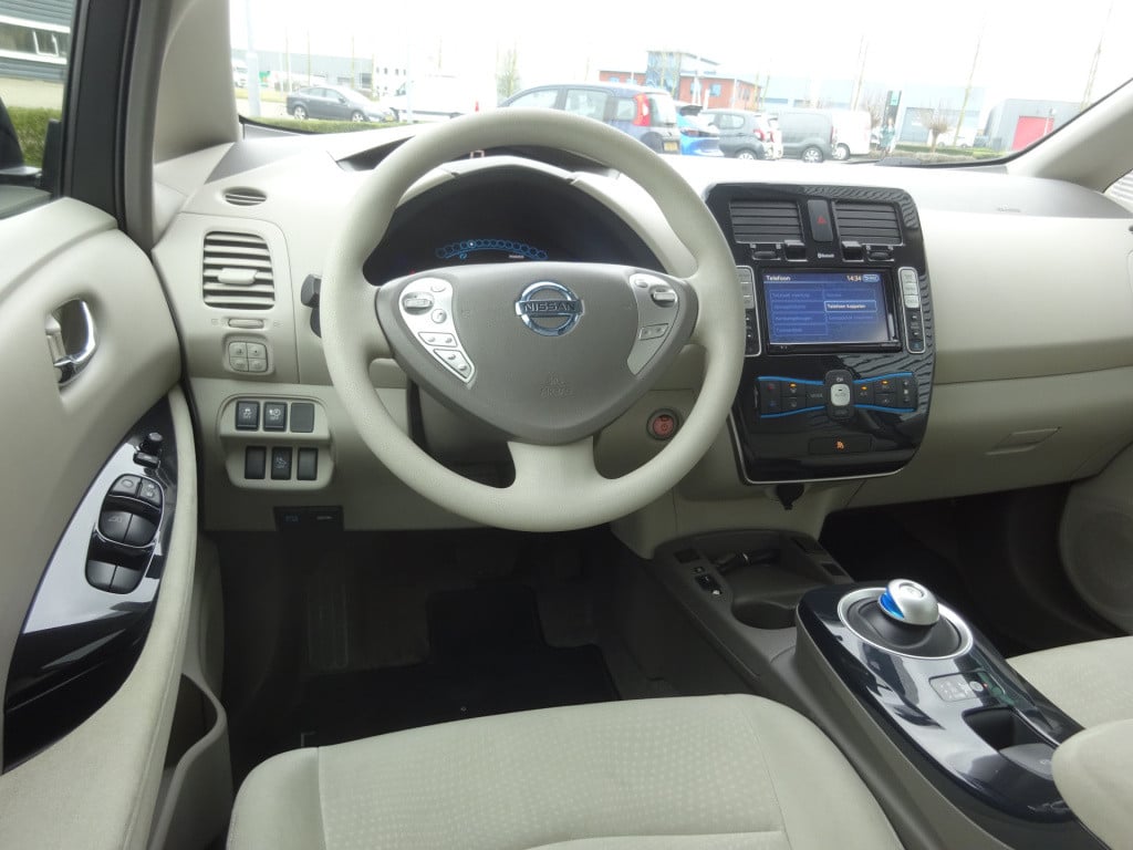 Nissan Leaf base 24 kwh climate / cruise / navi / camera / nap