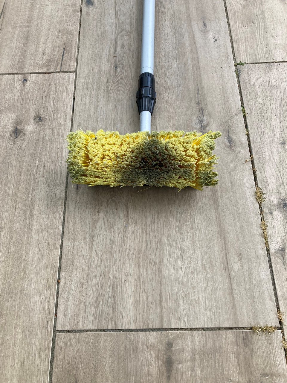 Schoonmaakborstel op telescoopsteel