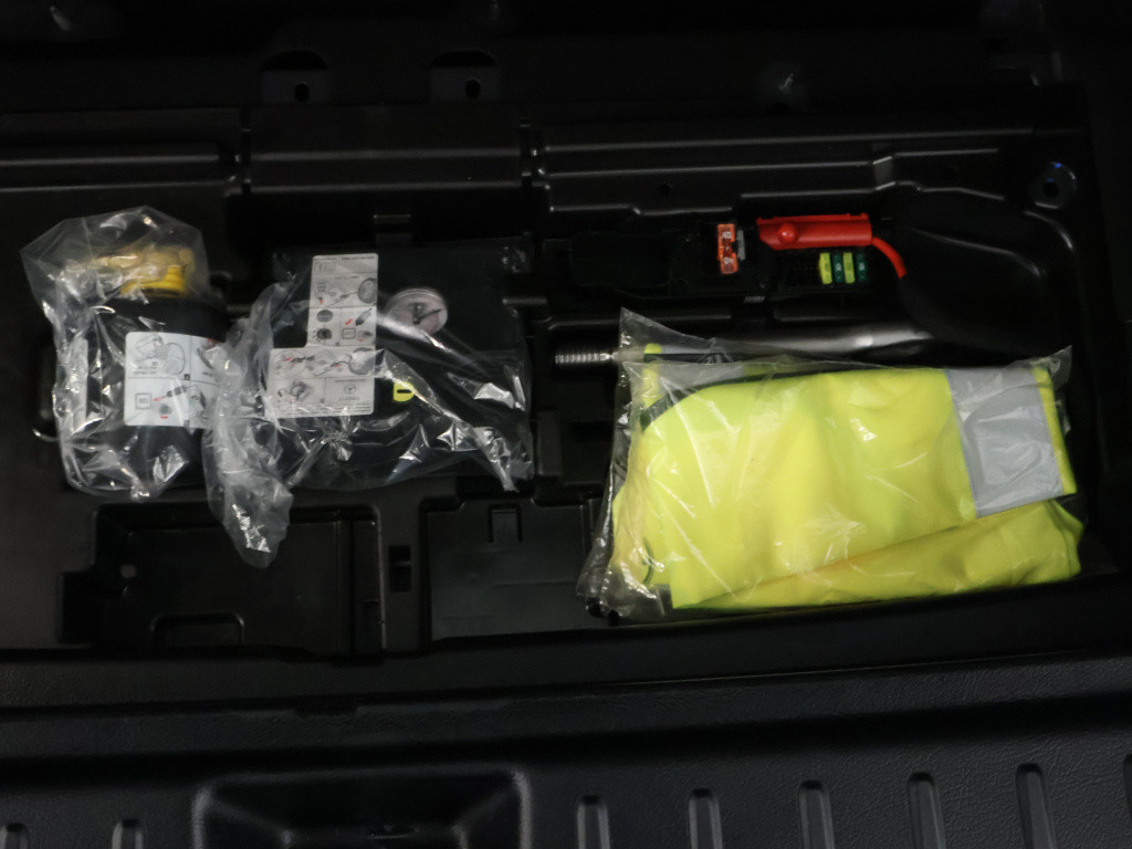 Mercedes-Benz Glb 180 business solution luxury | trekhaak | sfeerverlichtin